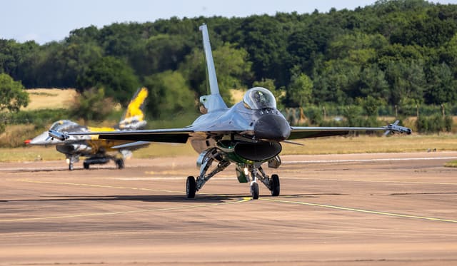 - Single-engine aircraft