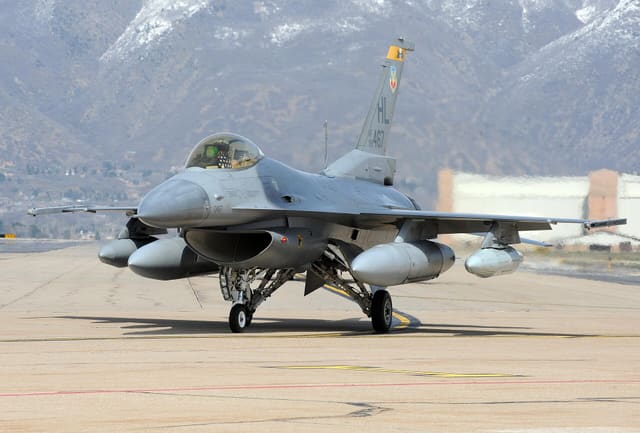 - Single-engine aircraft