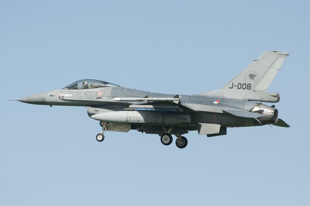 - Single-engine aircraft