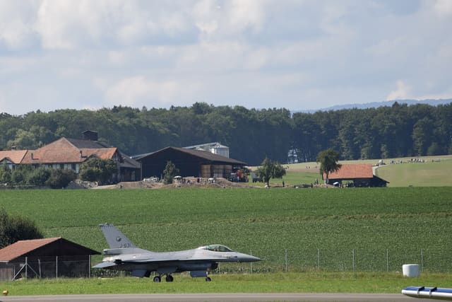 - Single-engine aircraft