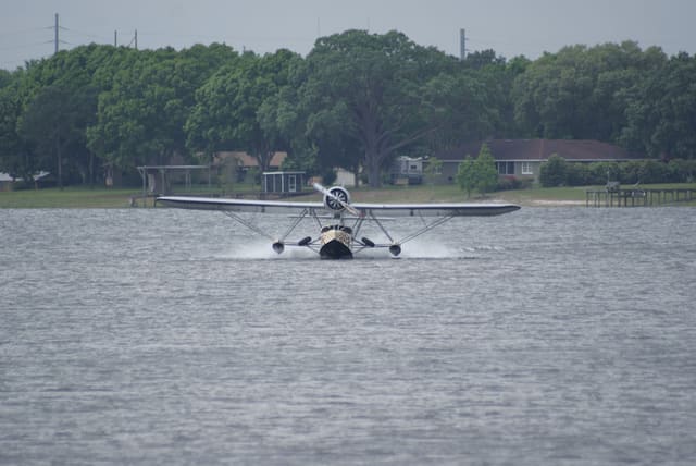- Single-engine aircraft