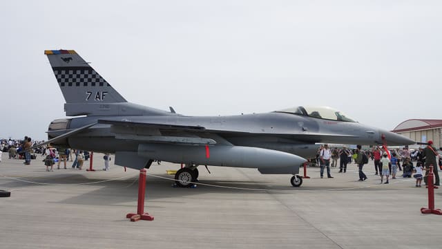 - Single-engine aircraft