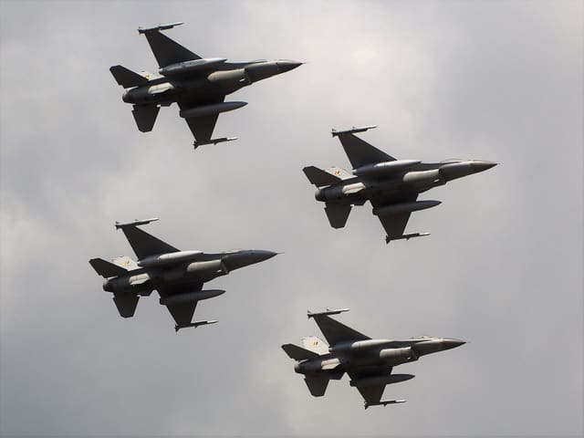 - Single-engine aircraft