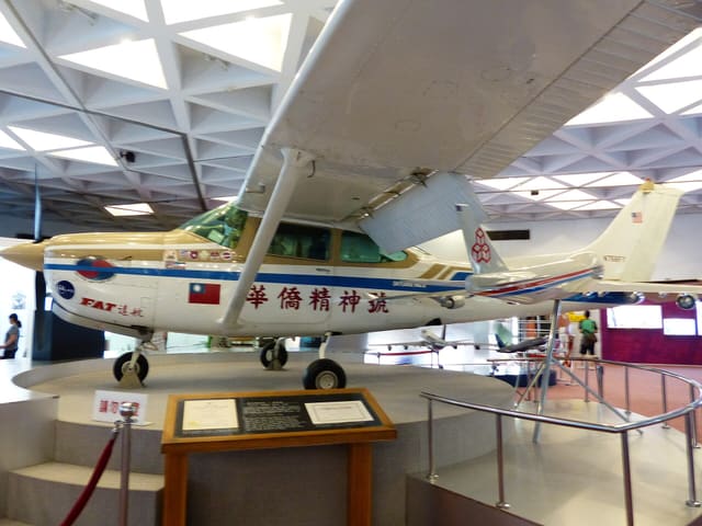 - Single-engine aircraft