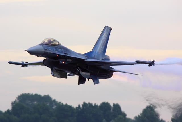 - Single-engine aircraft