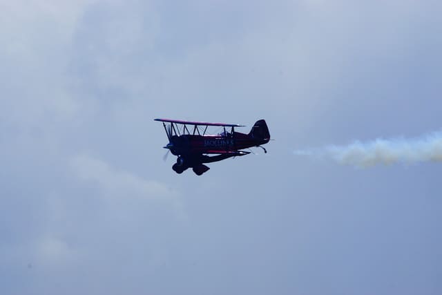 - Single-engine aircraft
