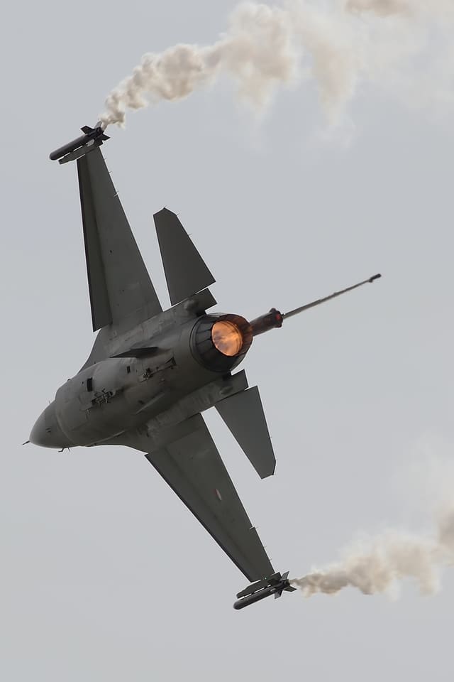- Single-engine aircraft
