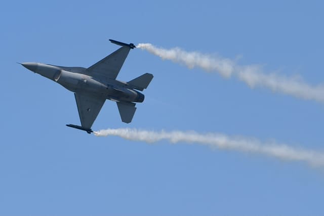 - Single-engine aircraft