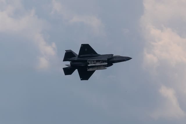 - Single-engine aircraft