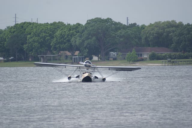 - Single-engine aircraft