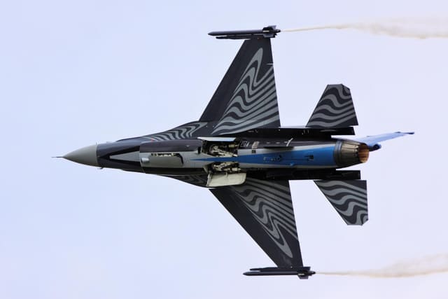 - Single-engine aircraft
