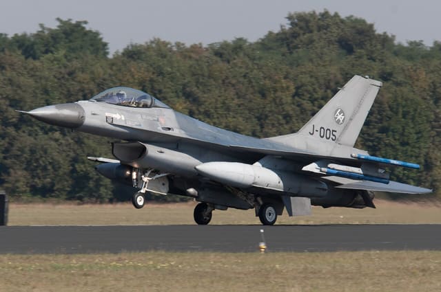 - Single-engine aircraft