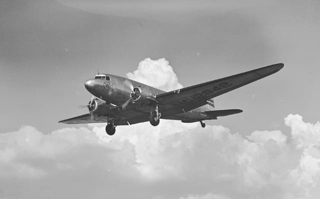 - Twin-engine aircraft
