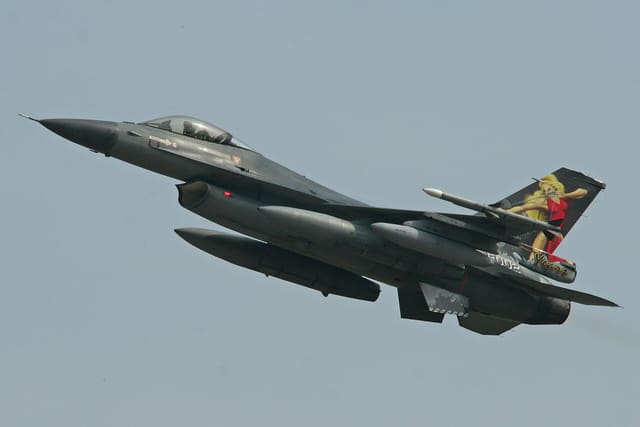 - Single-engine aircraft