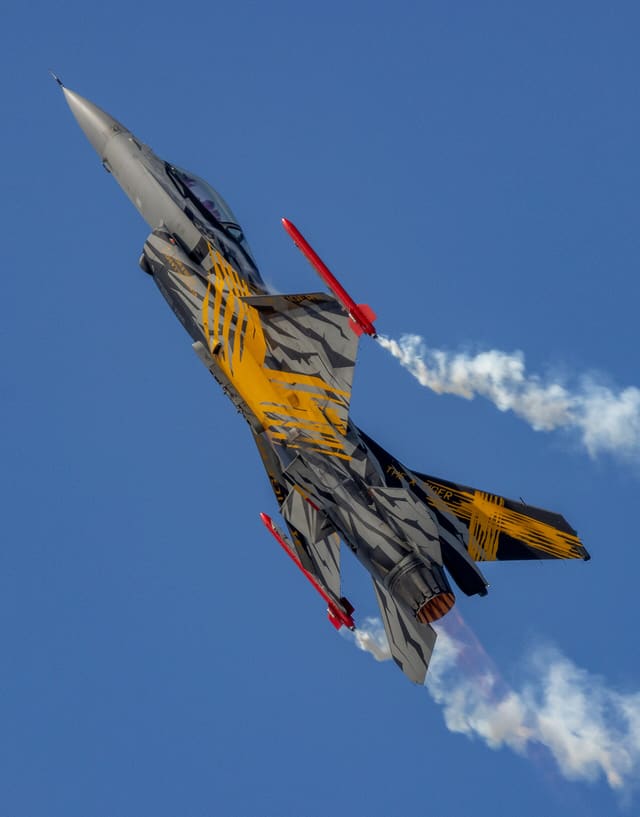 - Single-engine aircraft