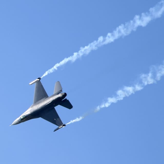 - Single-engine aircraft