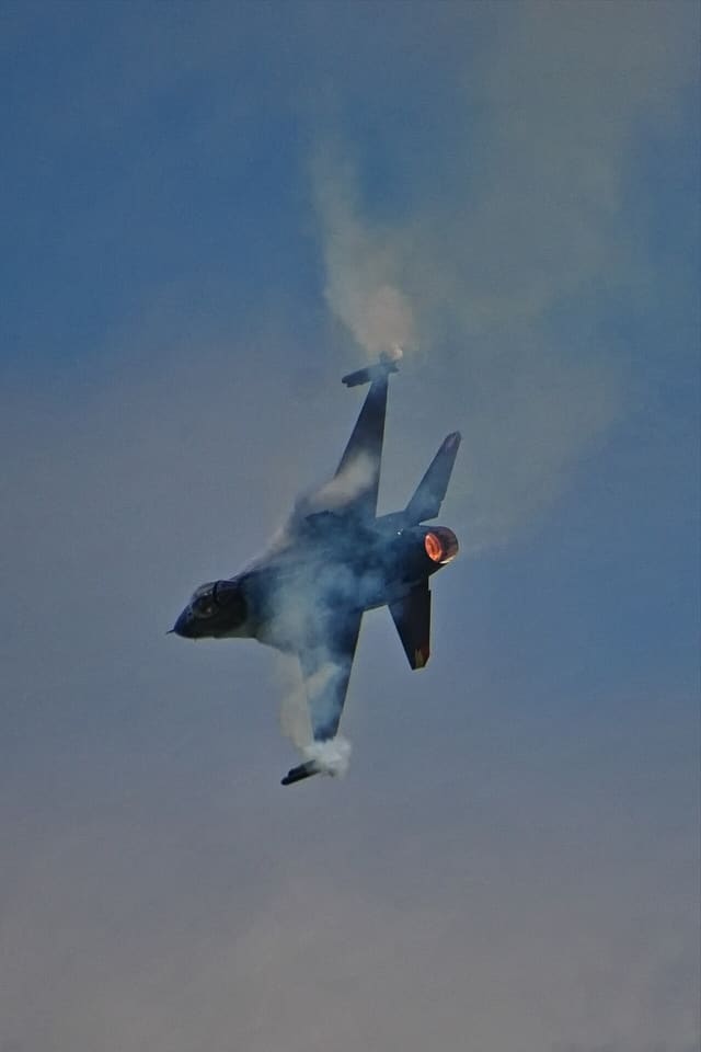 - Single-engine aircraft