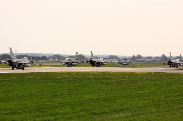 - Single-engine aircraft