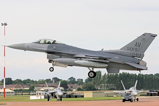 - Single-engine aircraft