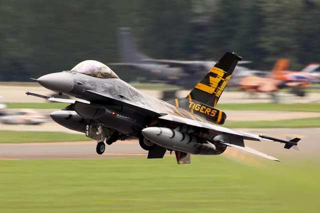 - Single-engine aircraft