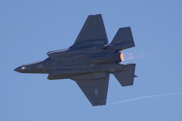 - Single-engine aircraft