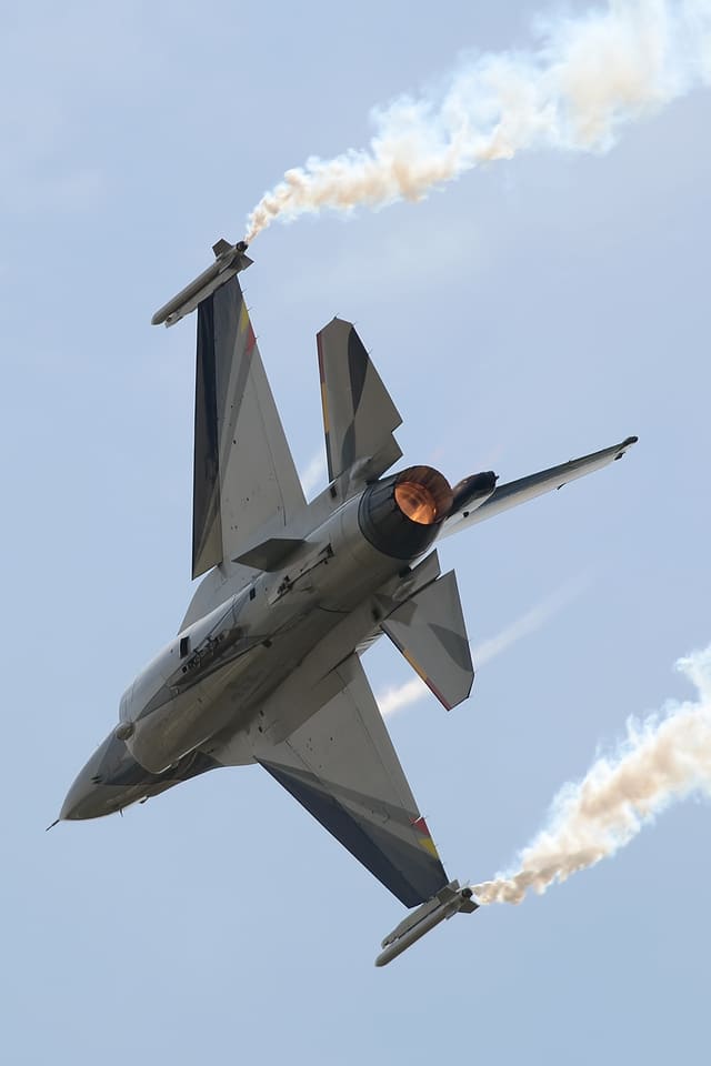 - Single-engine aircraft