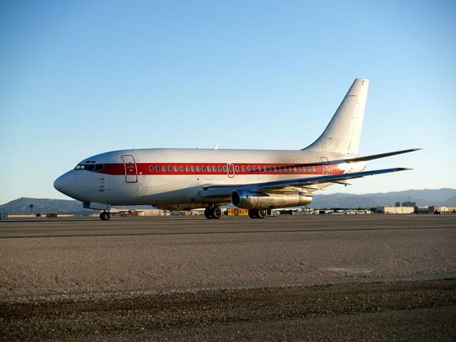 N5175U — Twin-engine aircraft