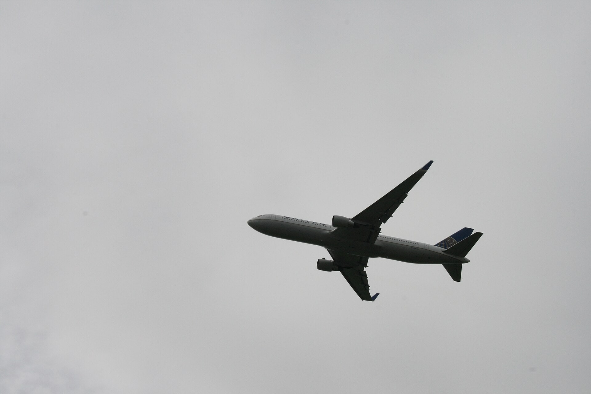 Au Morandarte's best shot — N664UA