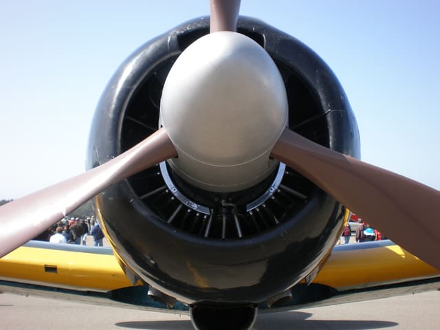 - Single-engine aircraft