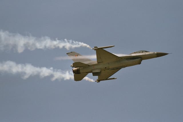 - Single-engine aircraft