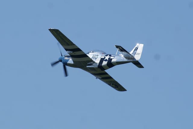 - Single-engine aircraft