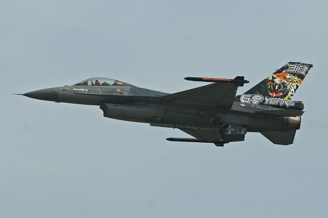- Single-engine aircraft
