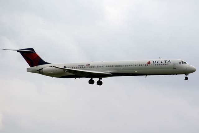 N909DE — Boeing