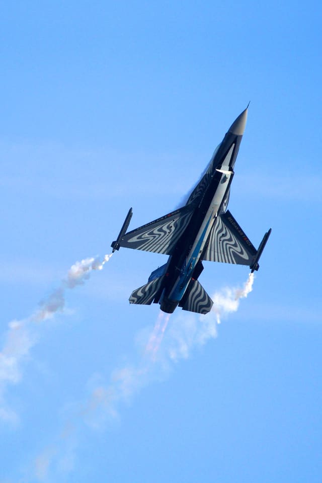 - Single-engine aircraft