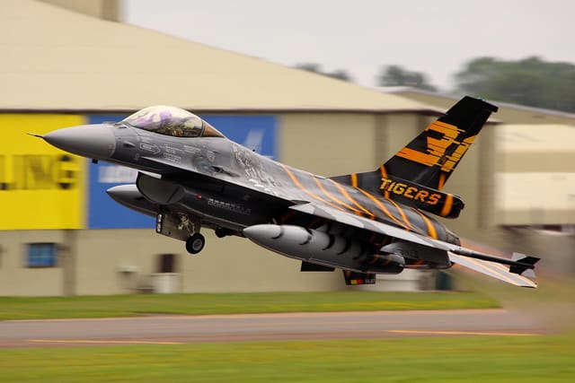- Single-engine aircraft
