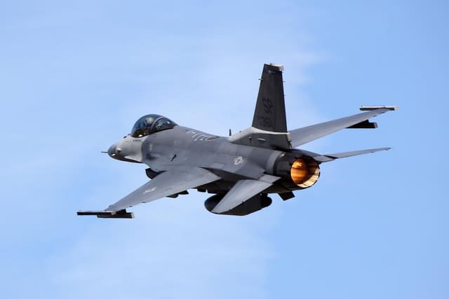 - Single-engine aircraft