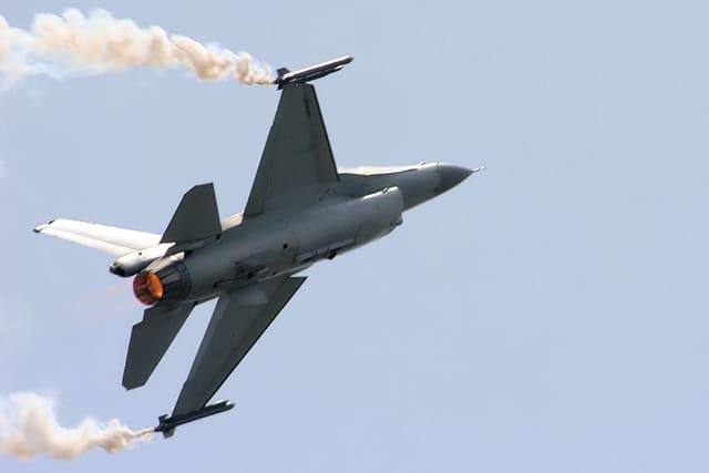 - Single-engine aircraft