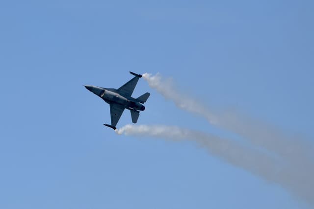 - Single-engine aircraft