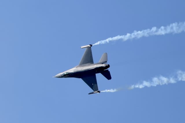 - Single-engine aircraft