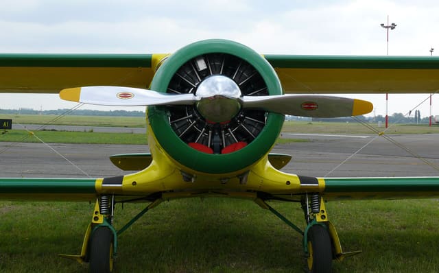 - Single-engine aircraft
