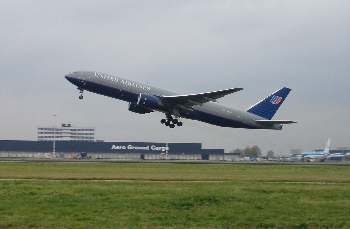 Solitude's best shot — N777UA