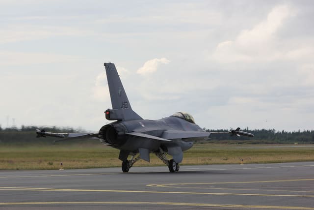 - Single-engine aircraft