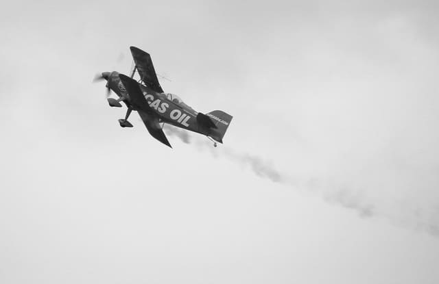 - Single-engine aircraft