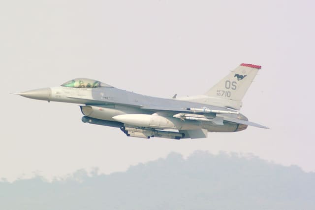 - Single-engine aircraft