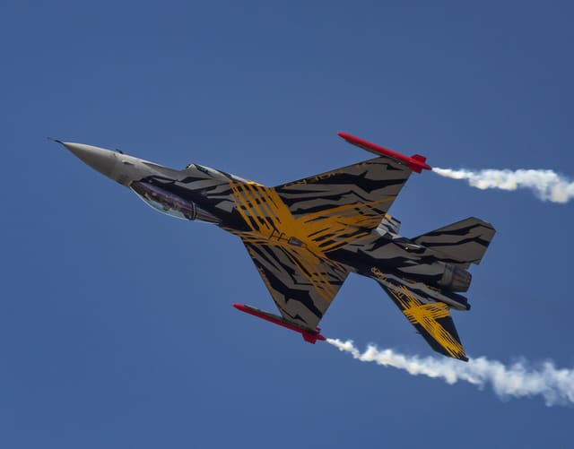- Single-engine aircraft