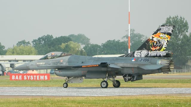 - Single-engine aircraft
