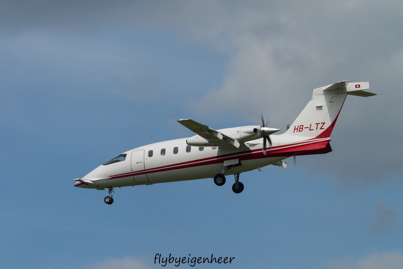 FlugZüge's best shot — HB-LTZ