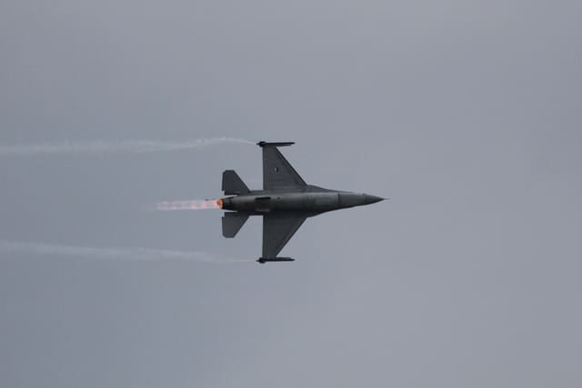 - Single-engine aircraft