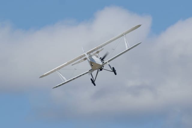 - Single-engine aircraft
