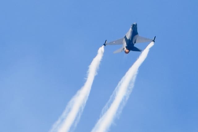 - Single-engine aircraft